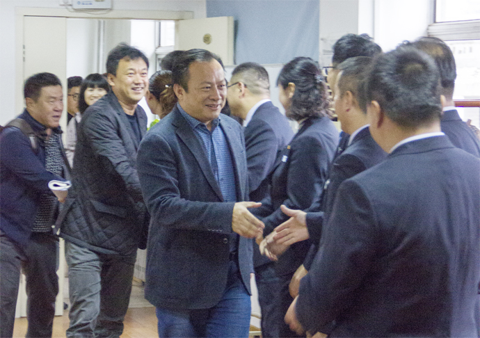 深物业老总_老总办公室图片