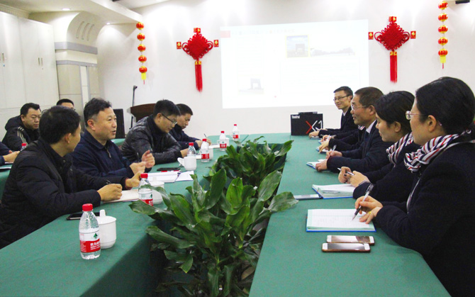 在此次调研会谈中,赵区长听取了重庆深国贸物业市场总监周恩伟关于