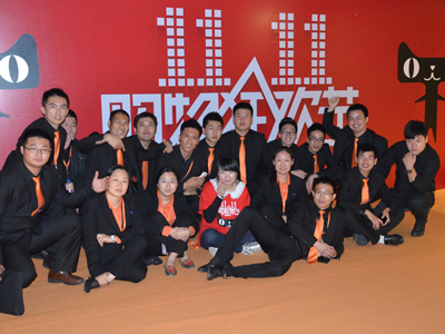 13日零晨1点,双11活动顺利结束,带着疲惫之身、喜悦之心的合影.