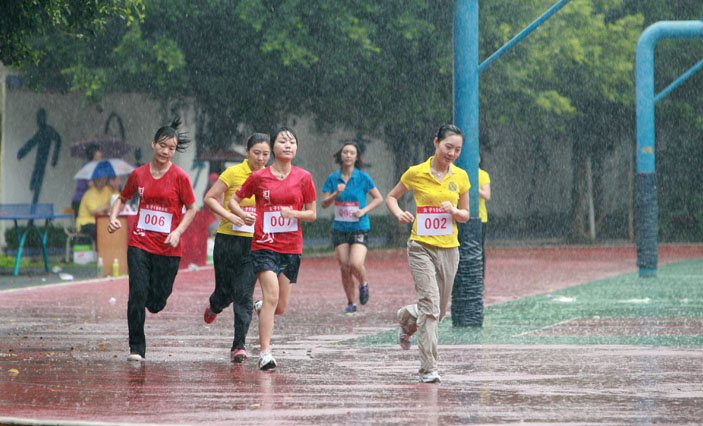雨中漫步-女子1000米